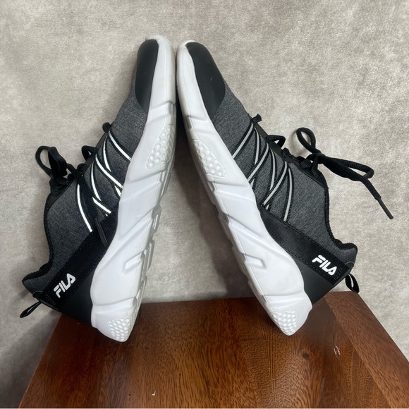 Fila Travalo Grey/Black Big Boys Sneakers Size 5 Like New Worn Once - Picture 10 of 15